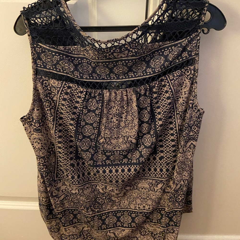 Patterned top - Picture 2 of 3